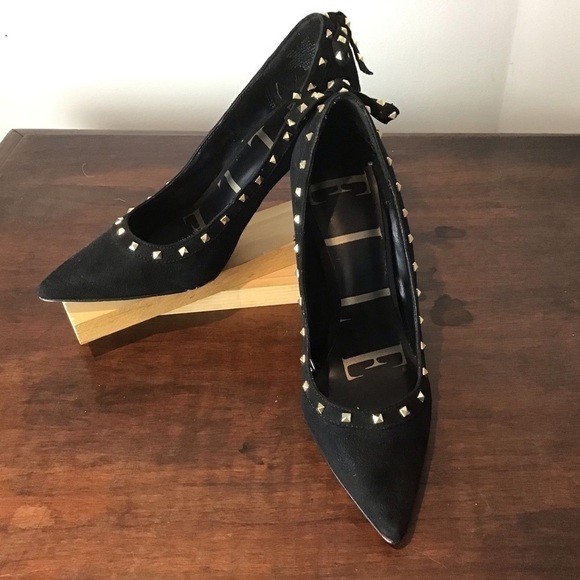 Elle - Picture 1 of 8